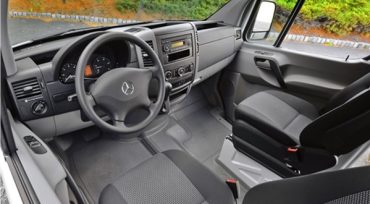 2012_Mercedes-Benz_Sprinter_65